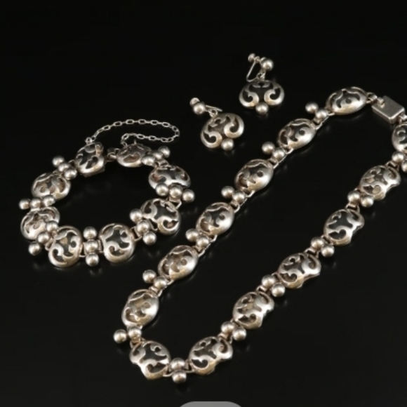 Victoria Ana Maria Nunez de Brilanti Taxco Sterling Angel Bracelet necklace - Picture 1 of 7